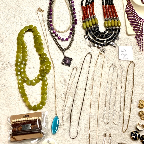 Lot of 50pcs Vintage to Now Jewelry - Picture 2 of 8